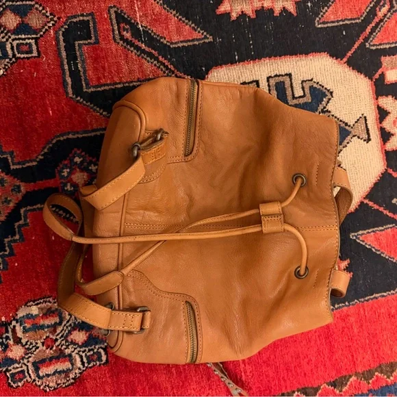 Frye & Co Leather Women's Backpack Bag - Picture 2 of 5